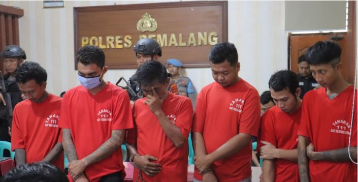 Polres Pemalang menangkap tersangka AR, warga Desa Mengori, Pemalang di Bekasi, Jawa Barat. Foto: Medcom.