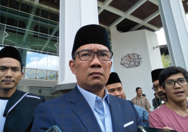 Bandung: Gubernur Jawa Barat. Ridwan Kamil menunggu sikap dari Pemkab Indramayu dan Kementerian Agama terkait dugaan ajaran menyimpang di Pondok Pesantren Al-Zaytun. Dirinya enggan mengambil keputusan langsung.     