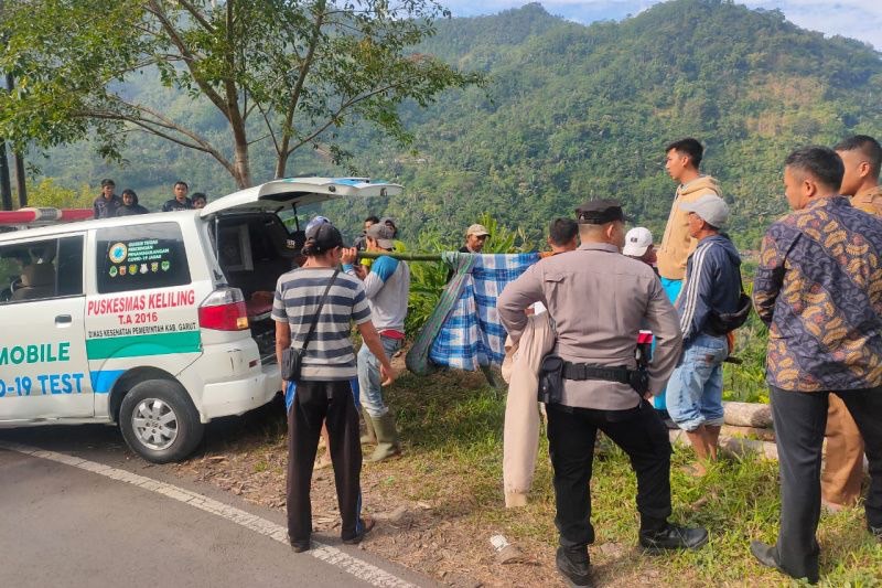 Diduga Terpeleset, Petani Asal Garut Ditemukan Tewas di Jurang