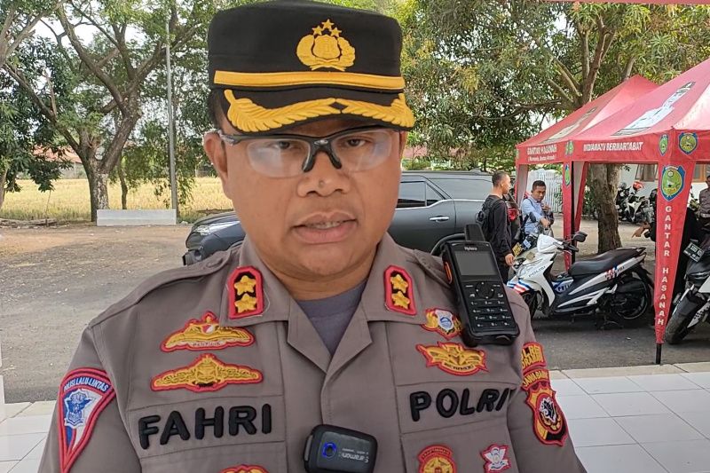 Kapolres Indramayu AKBP Fahri Siregar memberi keterangan kepada media di Indramayu, Jawa Barat, Kamis (6/7/2023. (ANTARA/Ho-Humas)