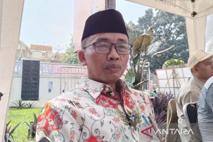 Kasi Haji Kantor Kemenag Kabupaten Bogor, Muslimin di Cibinong, Kabupaten Bogor, Jawa Barat. (ANTARA/M Fikri Setiawan)