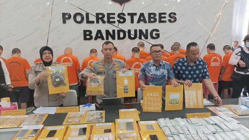 Belasan pengedar narkoba di Kota Bamdung ditangkap Satres Narkoba Polrestabes Bandung