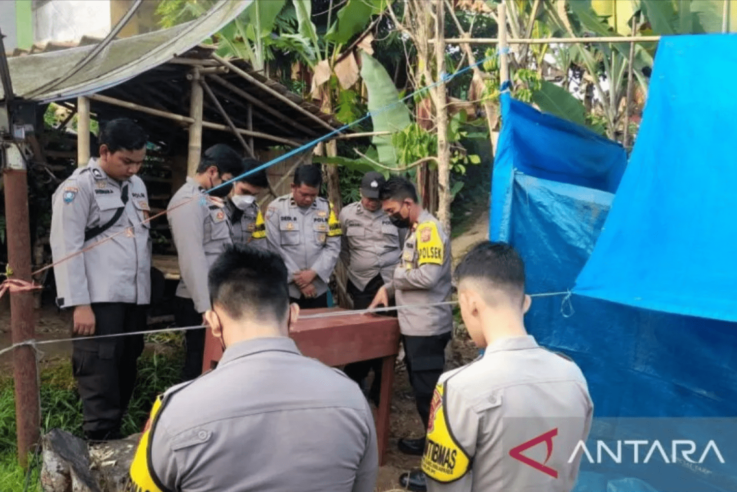 Autopsi jenazah pelajar SMP yang meninggal tenggelam di Surabaya, hari ini dijaga ketat oleh personel gabungan Polres Sukabumi dan Polsek Nagrak.