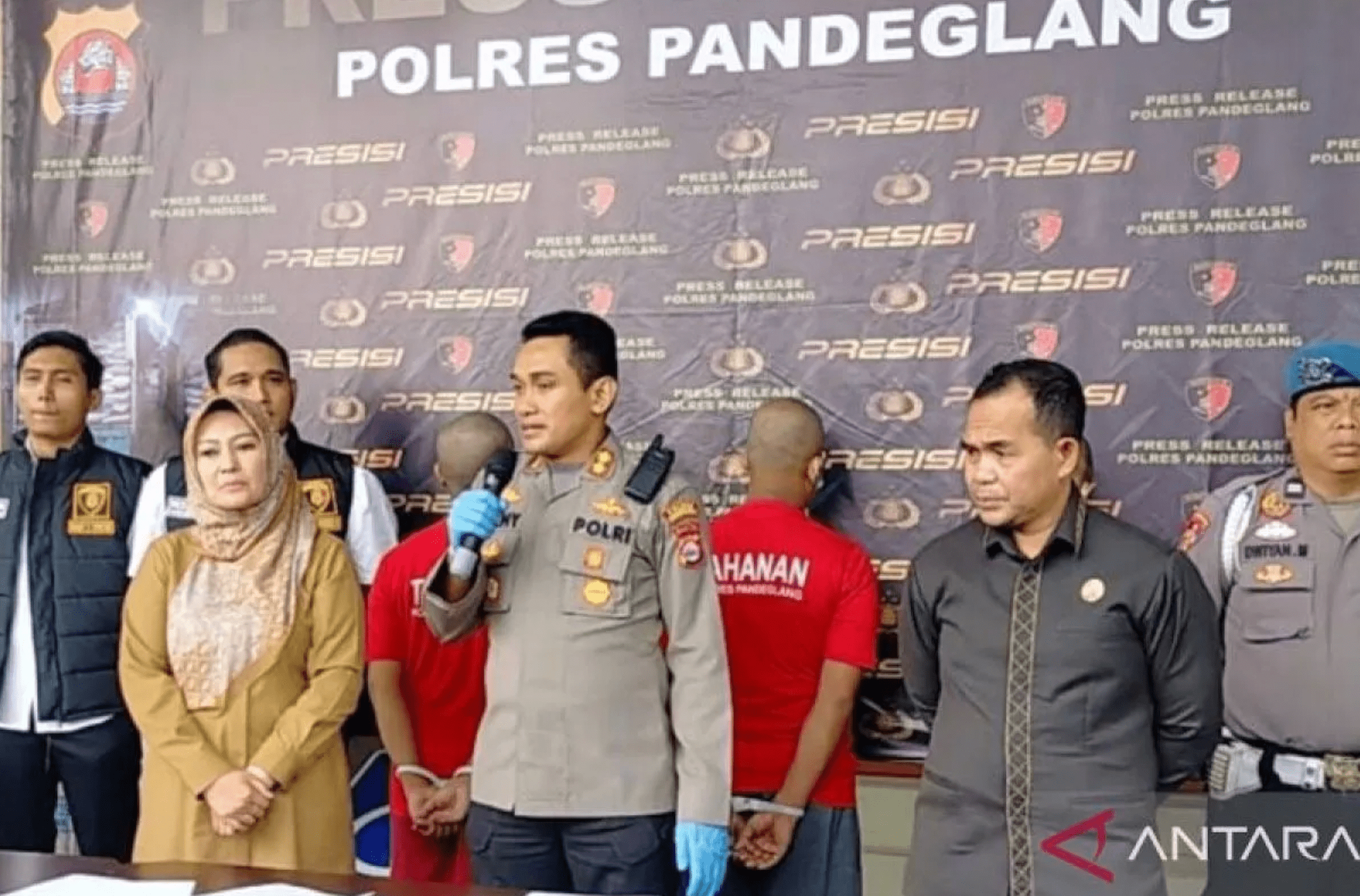 Kapolres Pandeglang AKBP Belny Warlansyah dalam Konferensi Pers di Polres Pandeglang, Senin, 24 Juli 2023. (Foto: Lukman Fauzi)