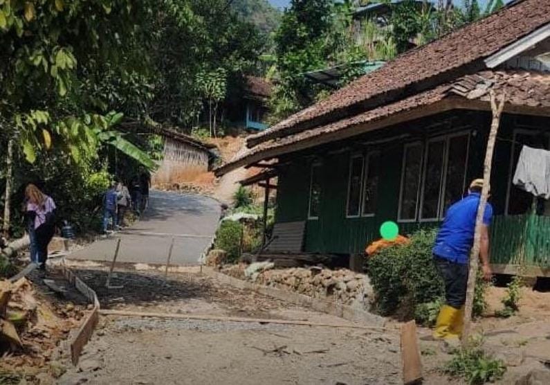 Berkualitas Buruk, Bupati Garut Setop Pembangunan Jalan Mekarbakti Bungbulang