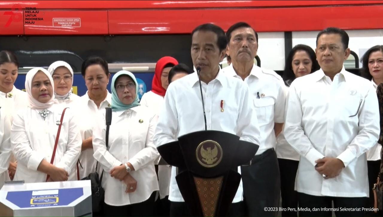 Presiden Joko Widodo meresmikan Light Rail Transit (LRT) di Stasiun Cawang, Jakarta Timur, pada Senin, 28 Agustus 2023. Sumber: Youtube/Sekretariat Presiden