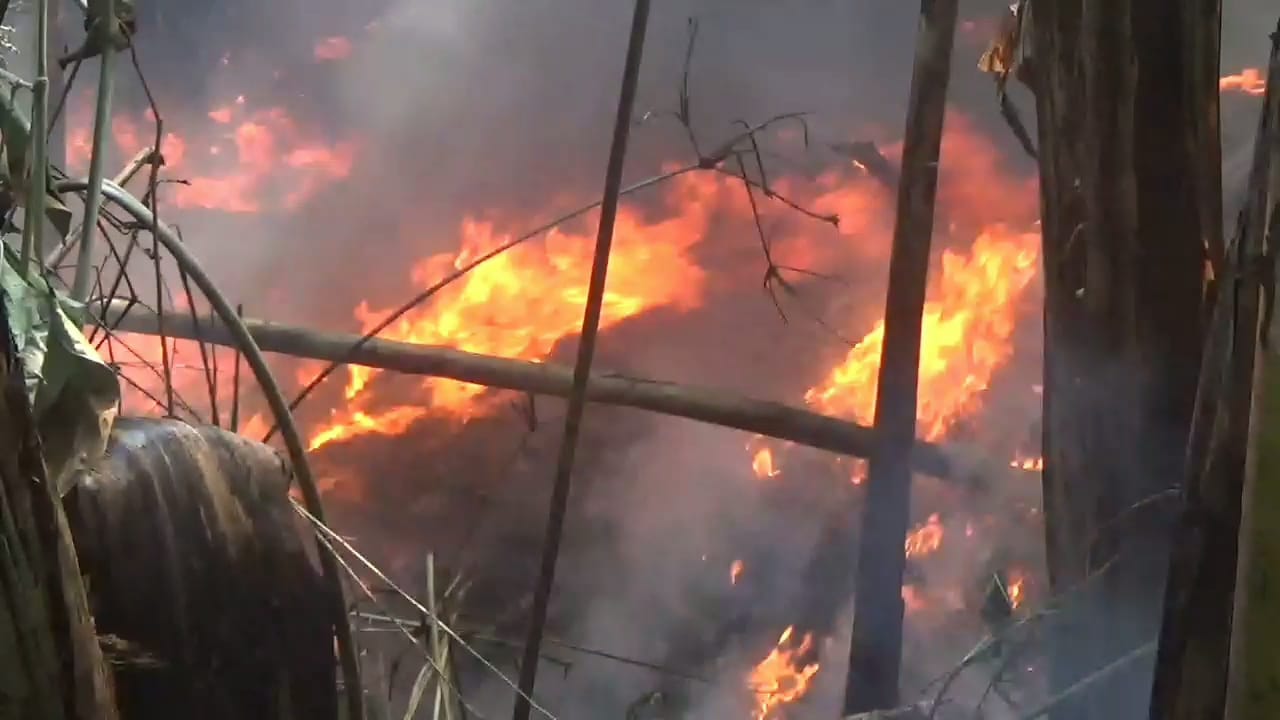 Lahan di area pemakaman Cina di Ciodeng, Desa Jatimulya, Kecamatan Rangkasbitung, Kabupaten Lebak, Banten, hangus terbakar