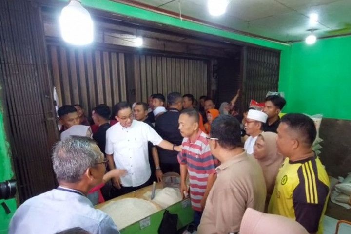 Kampanye Hari ke-7, Anies Bertemu Para Pedagang di Karawang