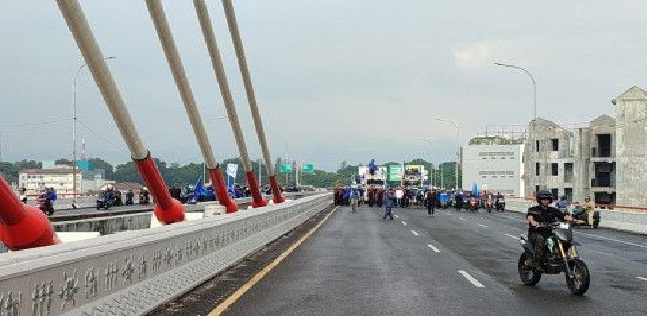 Aksi buruh di Jembatan Pasupati, Kota Bandung, Jawa Barat. (Medcom.id/P Aditya)