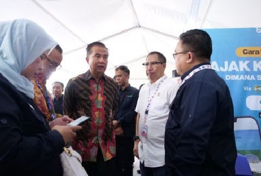 Pj Gubernur Jawa Barat, Bey Machmudin, bersama Kepala Bapenda Jawa Barat, luncurkan Sistem Informasi Pemerintahan Daerah (SIPD) di Bandung. Medcom.id/ P Aditya Prakasa