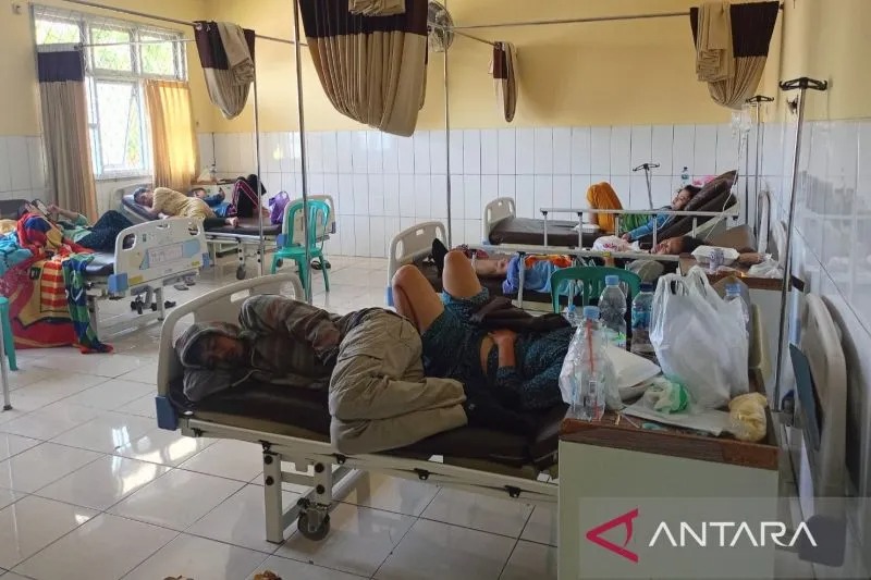 Warga keracunan massal di Leuwisadeng, Kabupaten Bogor, Jawa Barat. (ANTARA/HO-BPBD Kabupaten Bogor)