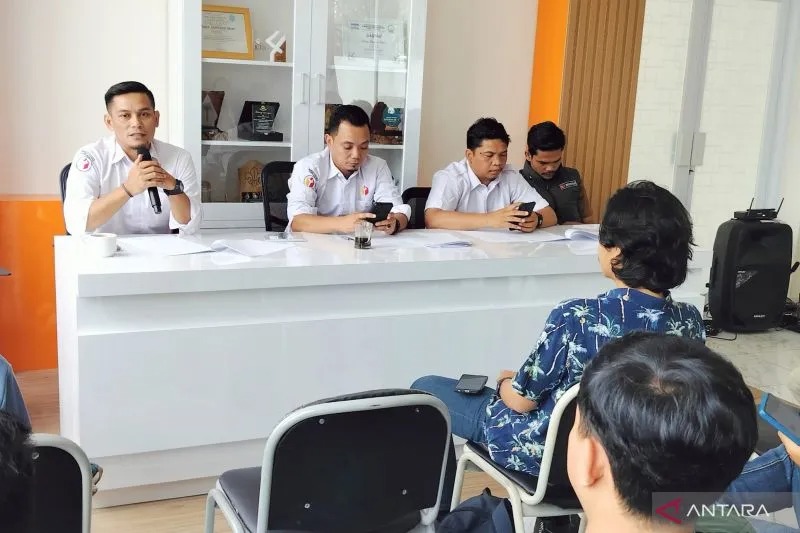 Jajaran Komisioner Bawaslu Kabupaten Bogor konferensi pers di Kantor Bawaslu, Cibinong, Kabupaten Bogor, Jawa Barat. (ANTARA/M Fikri Setiawan)