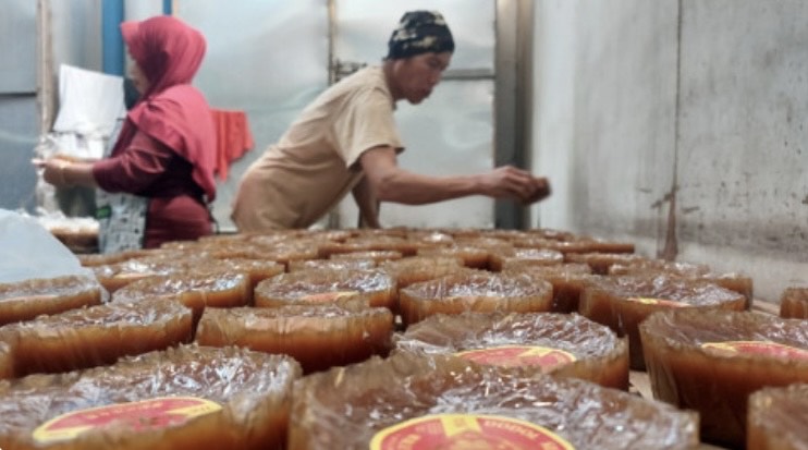 Jelang Imlek, Produksi Kue Keranjang Melonjak di Bandung